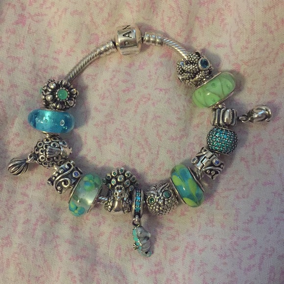 Beautiful pandora bracelet - Picture 1 of 4